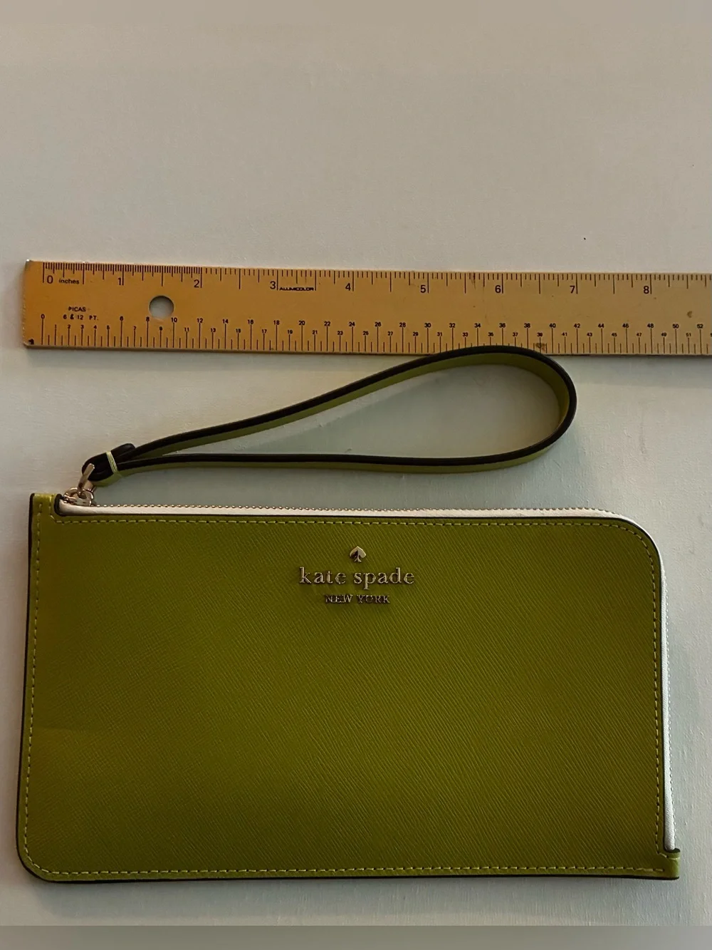 Kate Spade NWOT Lucy Lime Green Ivory Leather L-Zip Wristlet/Wallet orig $139
